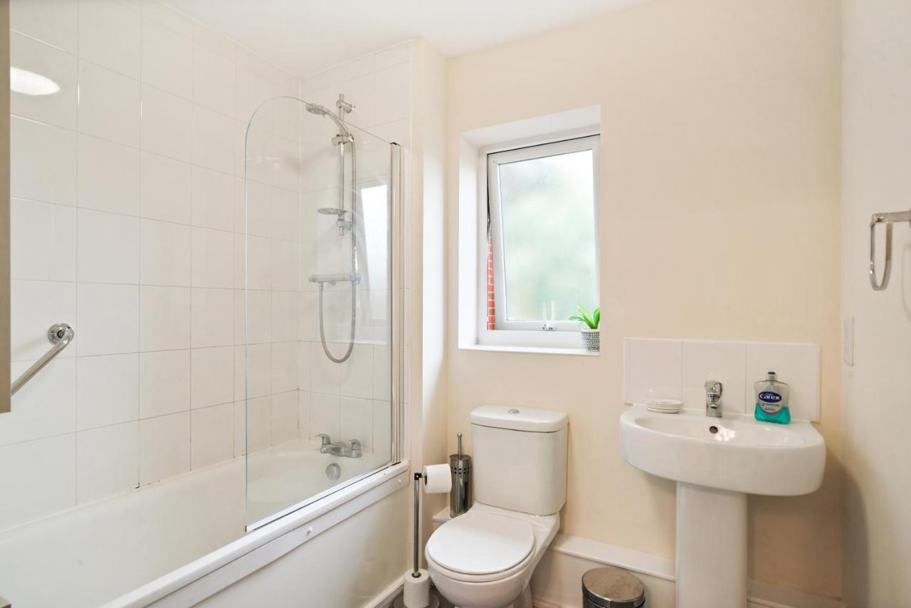 Peaceful 2Br Flat With Historic Bottle Kilns View & Free Parking Located Near City Centre Stoke-on-Trent Luaran gambar